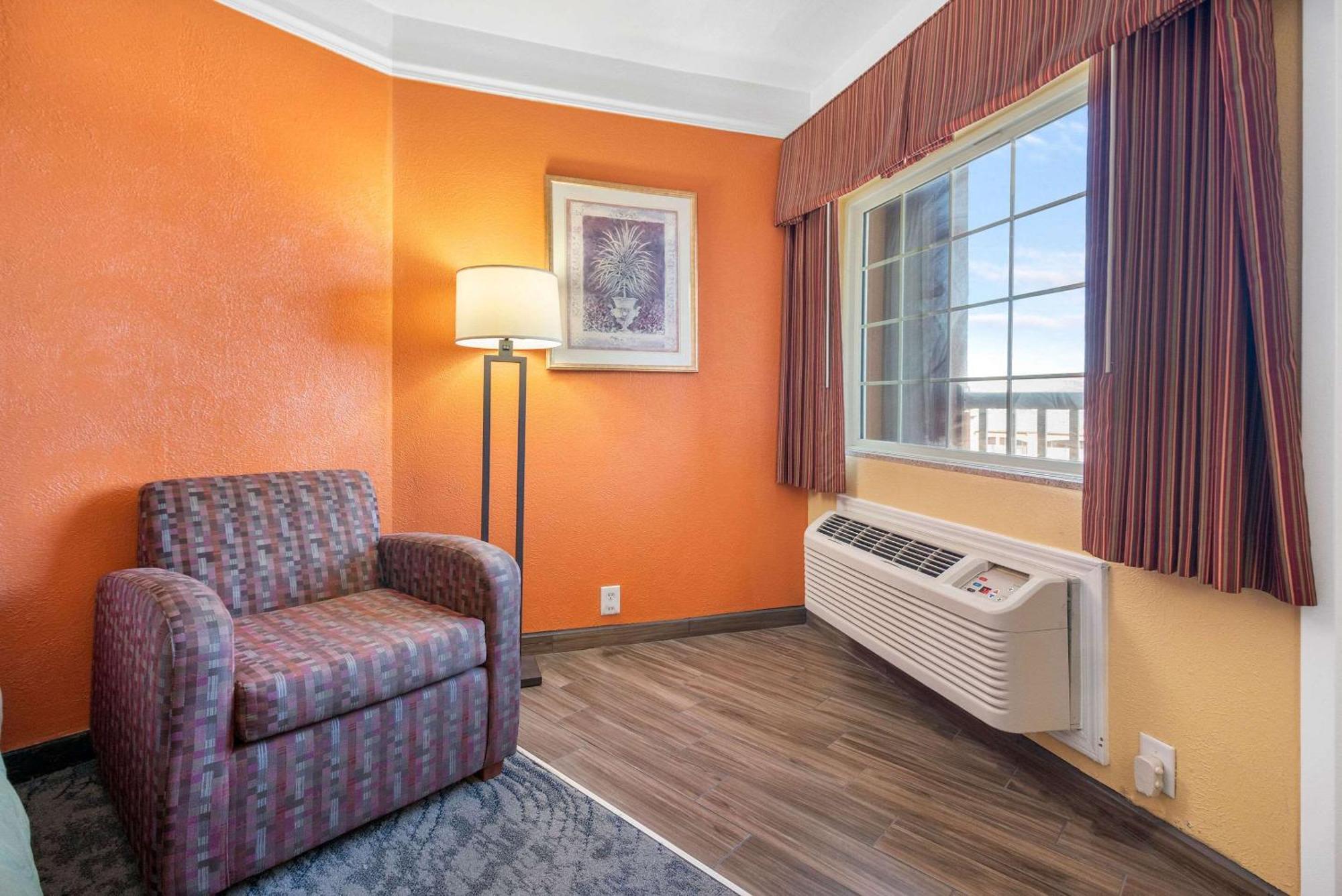 Quality Inn & Suites Galveston - Beachfront מראה חיצוני תמונה