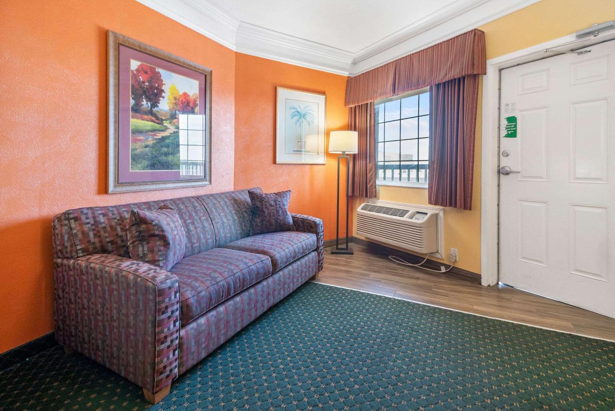 Quality Inn & Suites Galveston - Beachfront מראה חיצוני תמונה